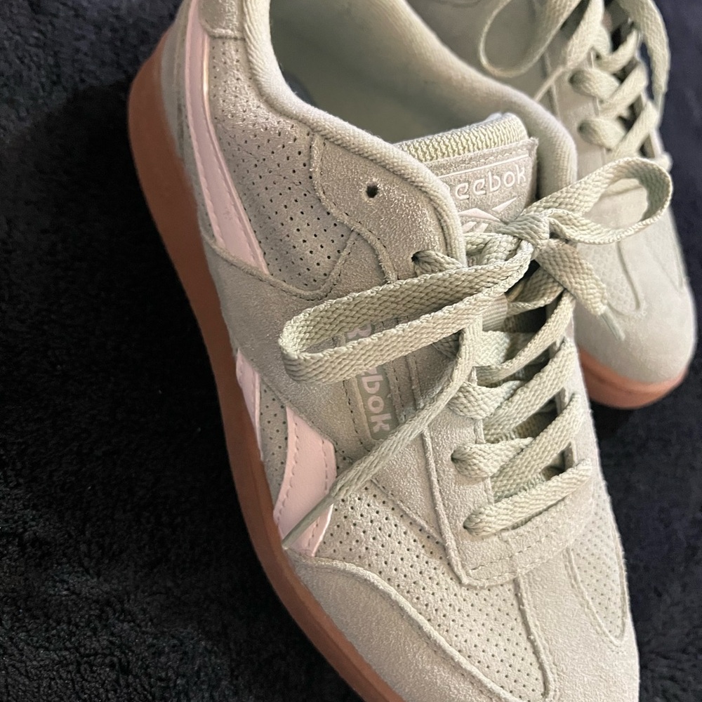 Reebok Women's Sneakers - Light Green and Pink